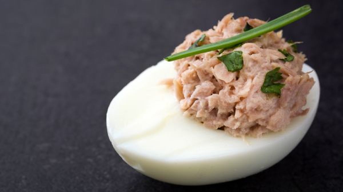cenas con huevo huevos rellenos atun