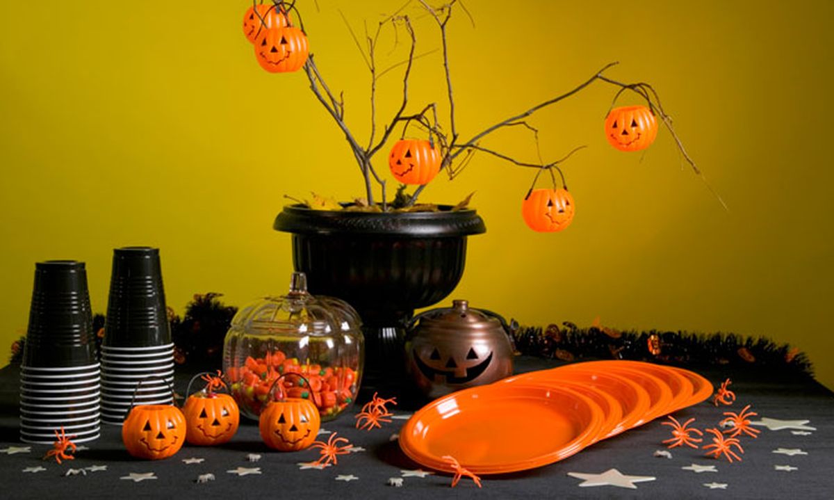Cómo decorar la casa para hacer una fiesta de Halloween   mesa informal