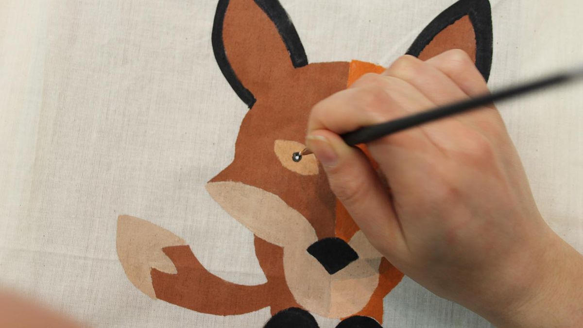 Pintar una mochila de tela paso 11