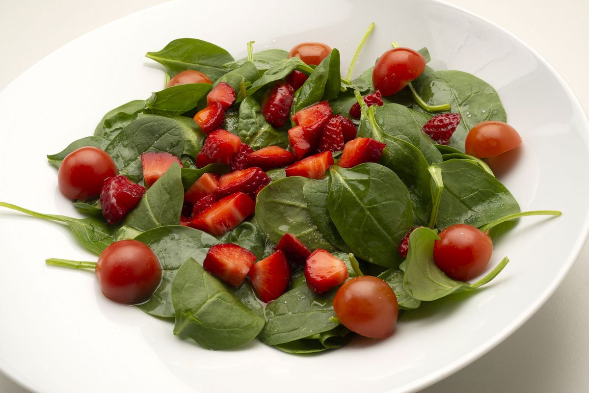 6158 2 Ensalada de espinacas, tomates cherry y fresas xl