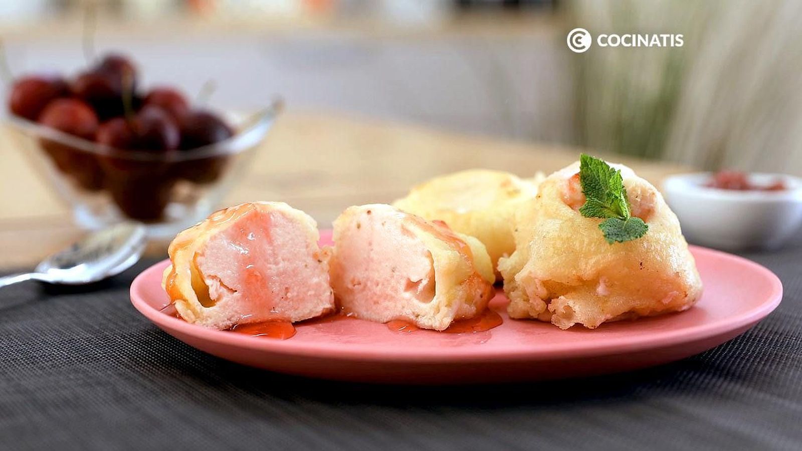 Helado de fresa frito