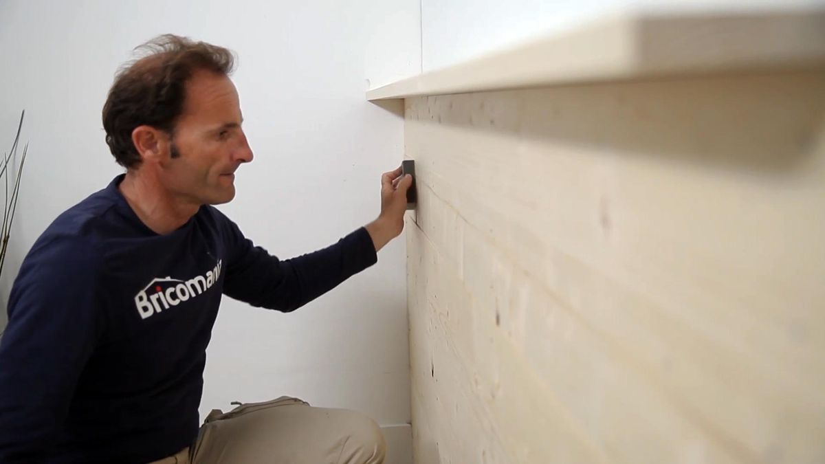 BRIC0956NV18 barnizar friso madera paso1