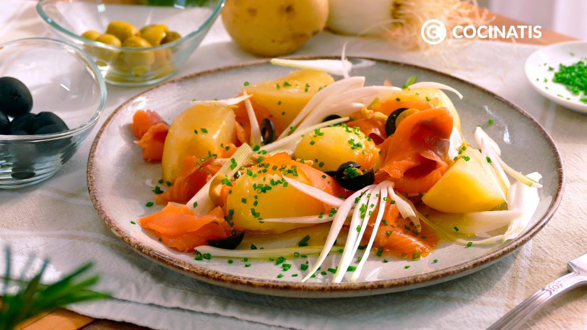 Ensalada de salmón ahumado con patatas