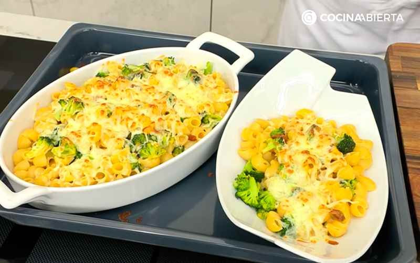 Sire la pasta con brócoli y queso gratinado