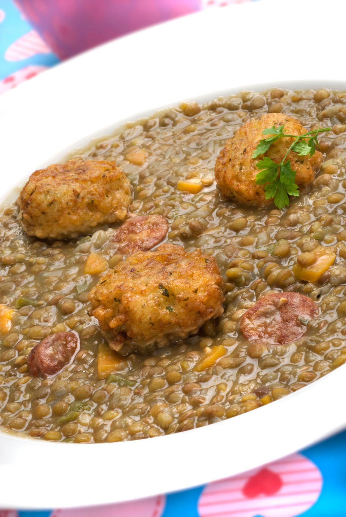 Lentejas con croquetas de arroz