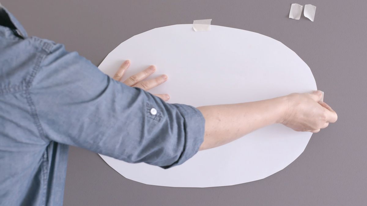 Cómo pintar formas ovaladas en la pared paso 3