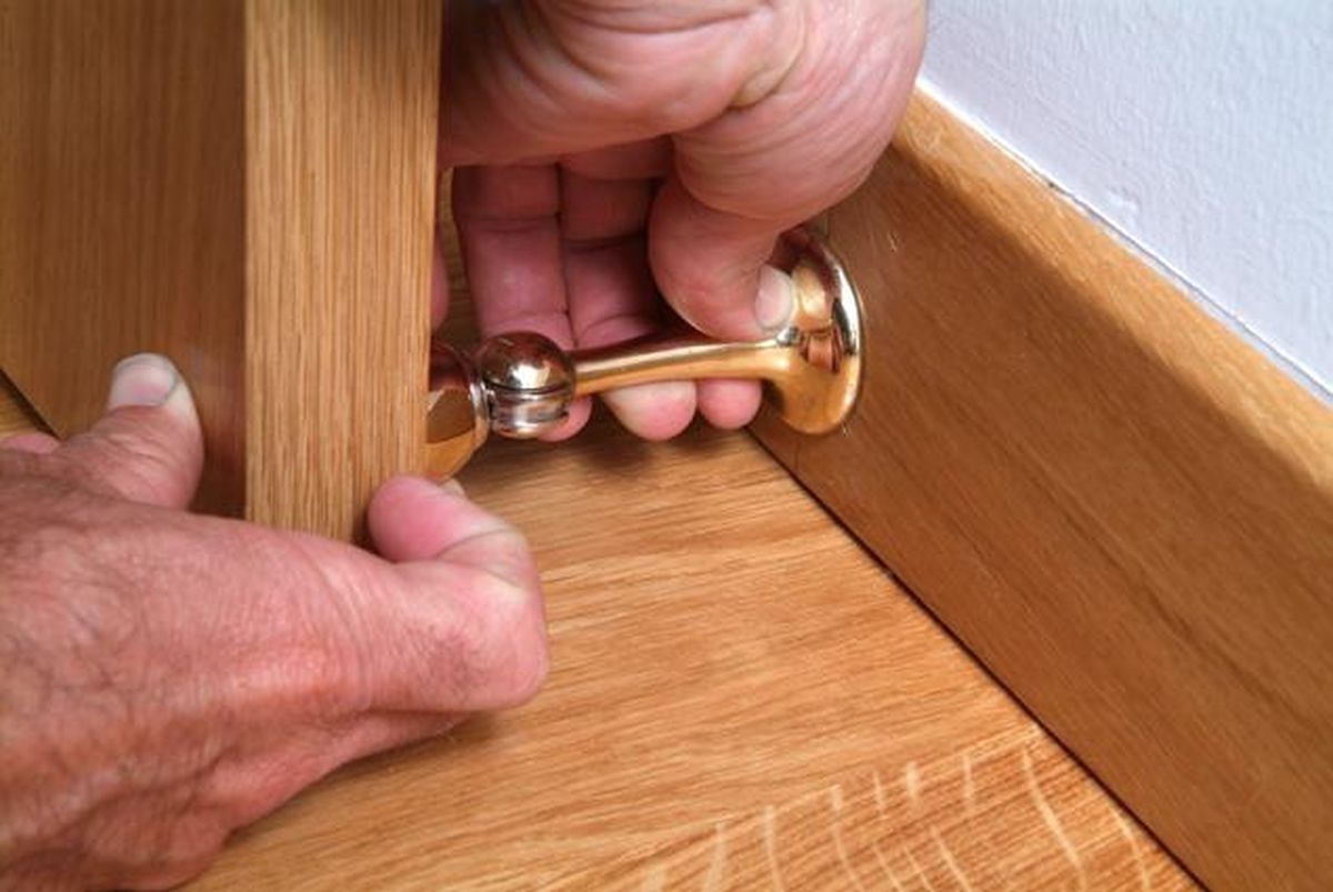 brico1 0461 topes puerta pared paso 1