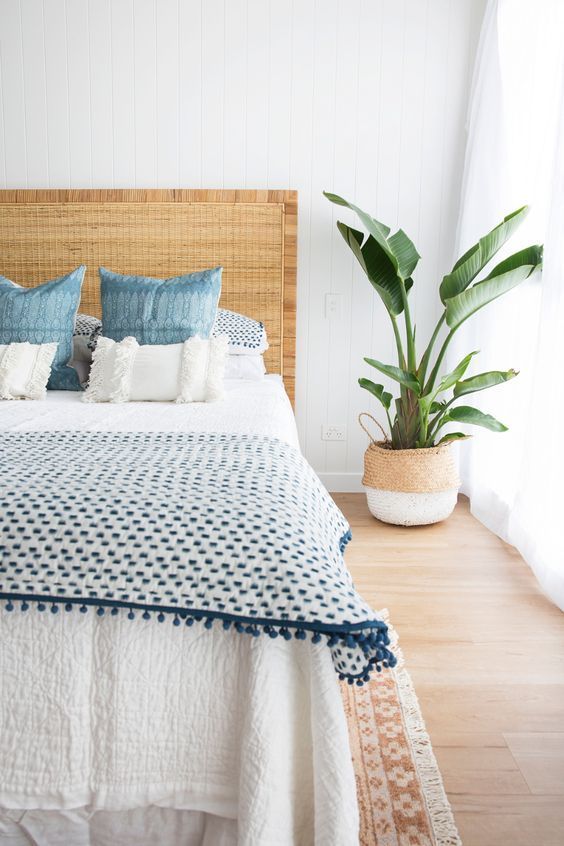 dormitorio blanco azul planta verde