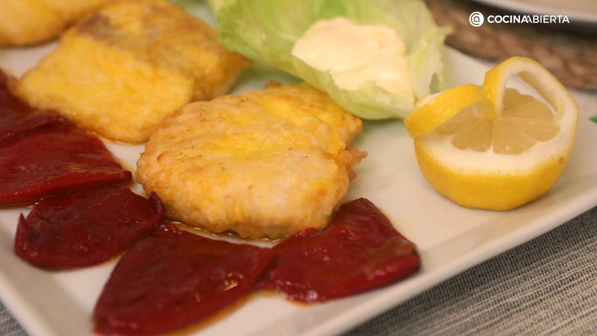 merluza rebozada con pimientos piquillo