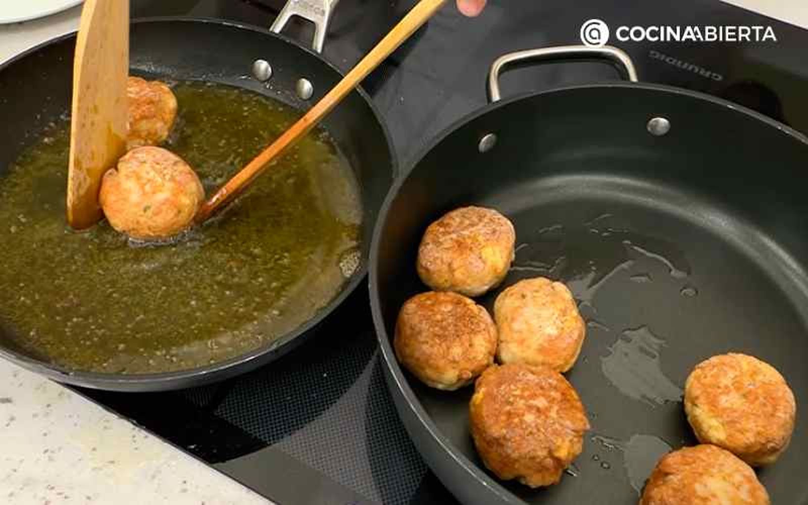 Fríe las albóndigas
