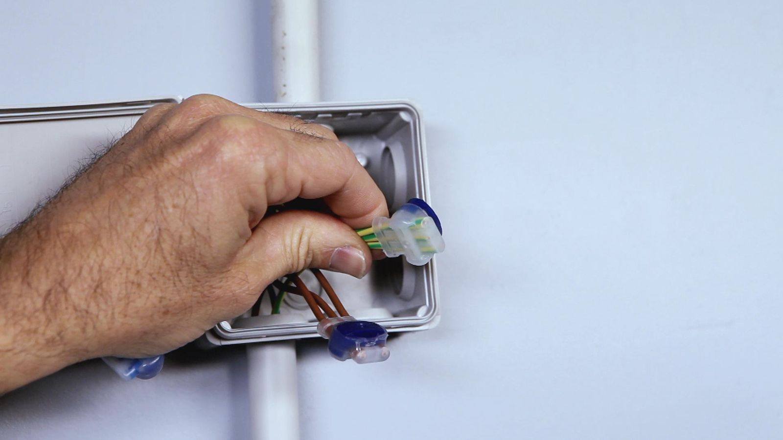 Conectores eléctricos estancos paso 6