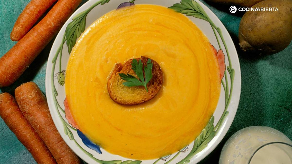 Una crema de zanahoria es una comida ligera y nutritiva perfecta para cualquier día
