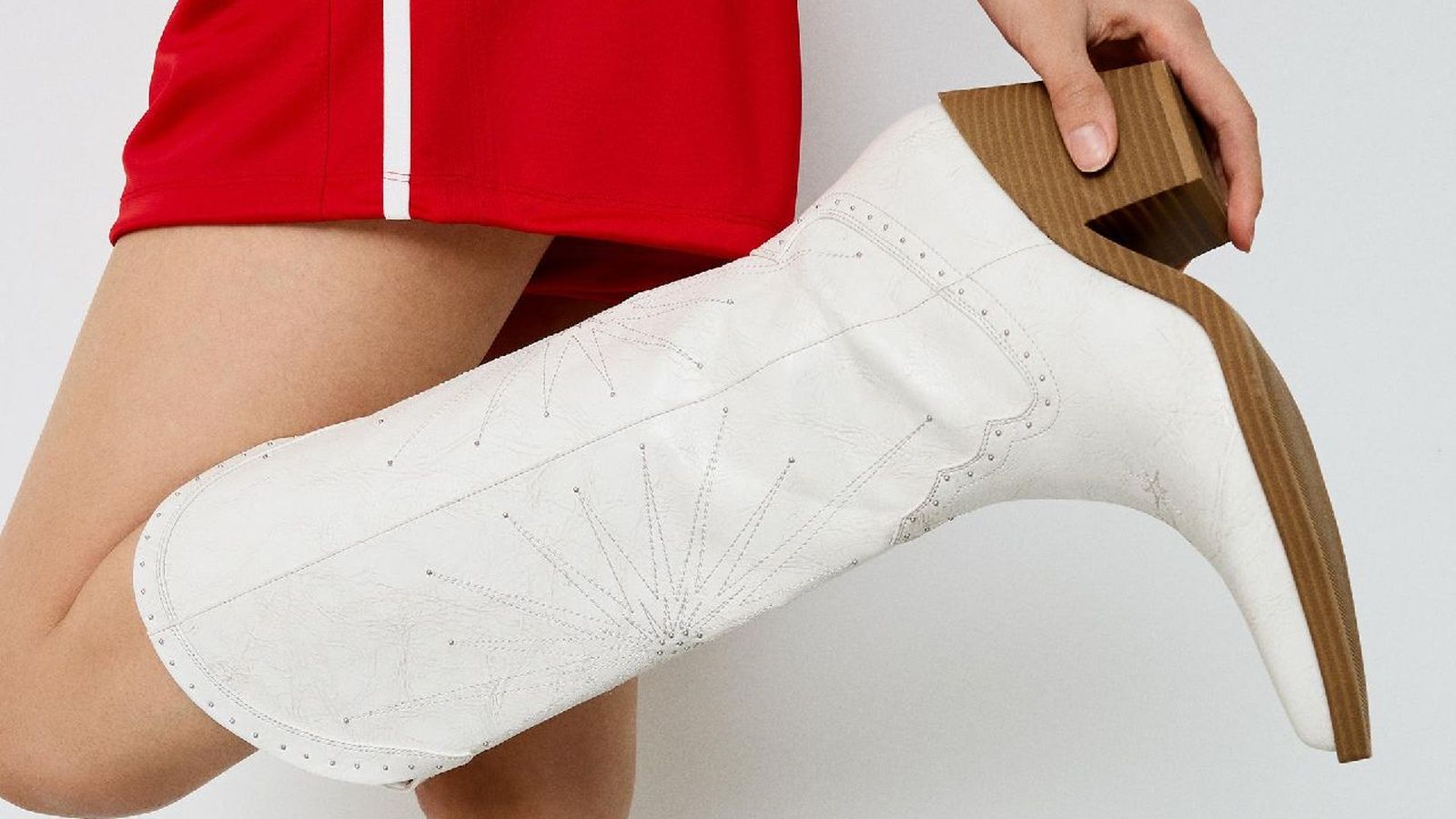 Botas blancas de estilo cowboy