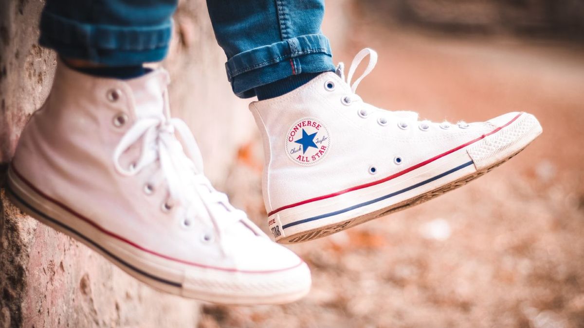 el mejor truco para limpiar unas zapatillas converse blancas