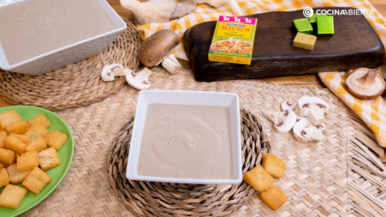 La crema de setas es perfecta para servir como entrante caliente