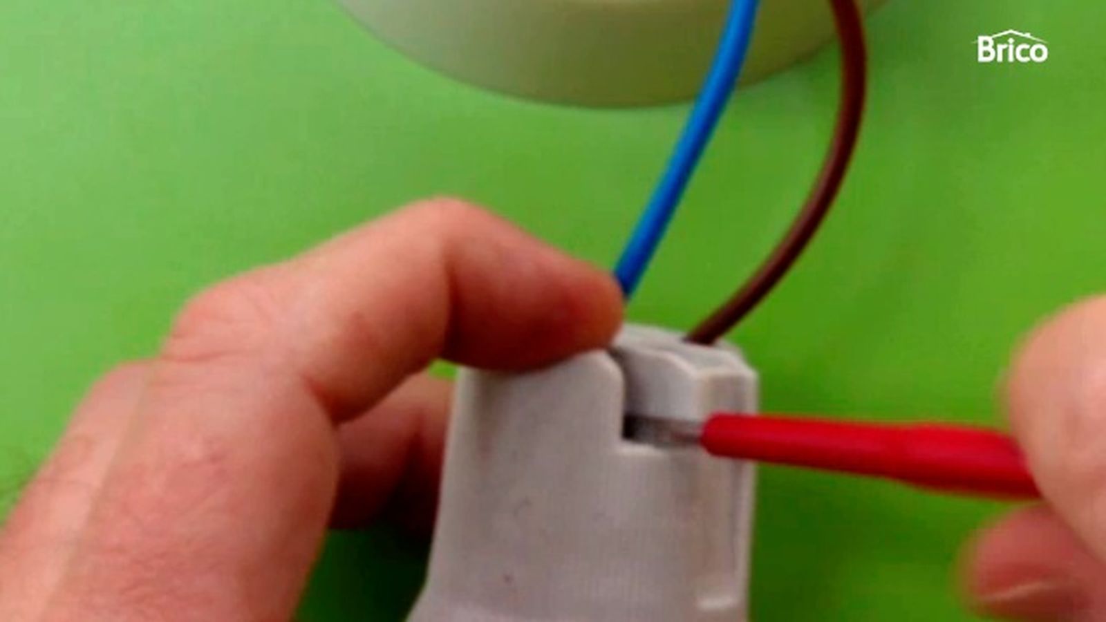 como conectar un interruptor simple paso 10