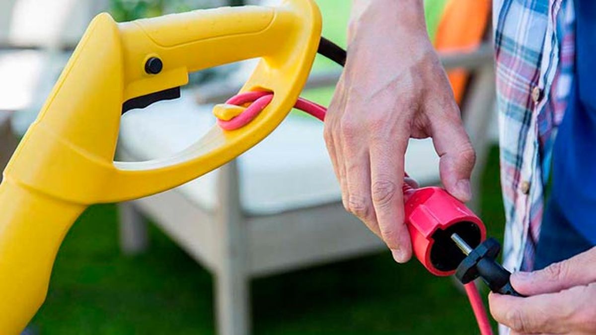 Como barrer y peinar el cesped artificial p4