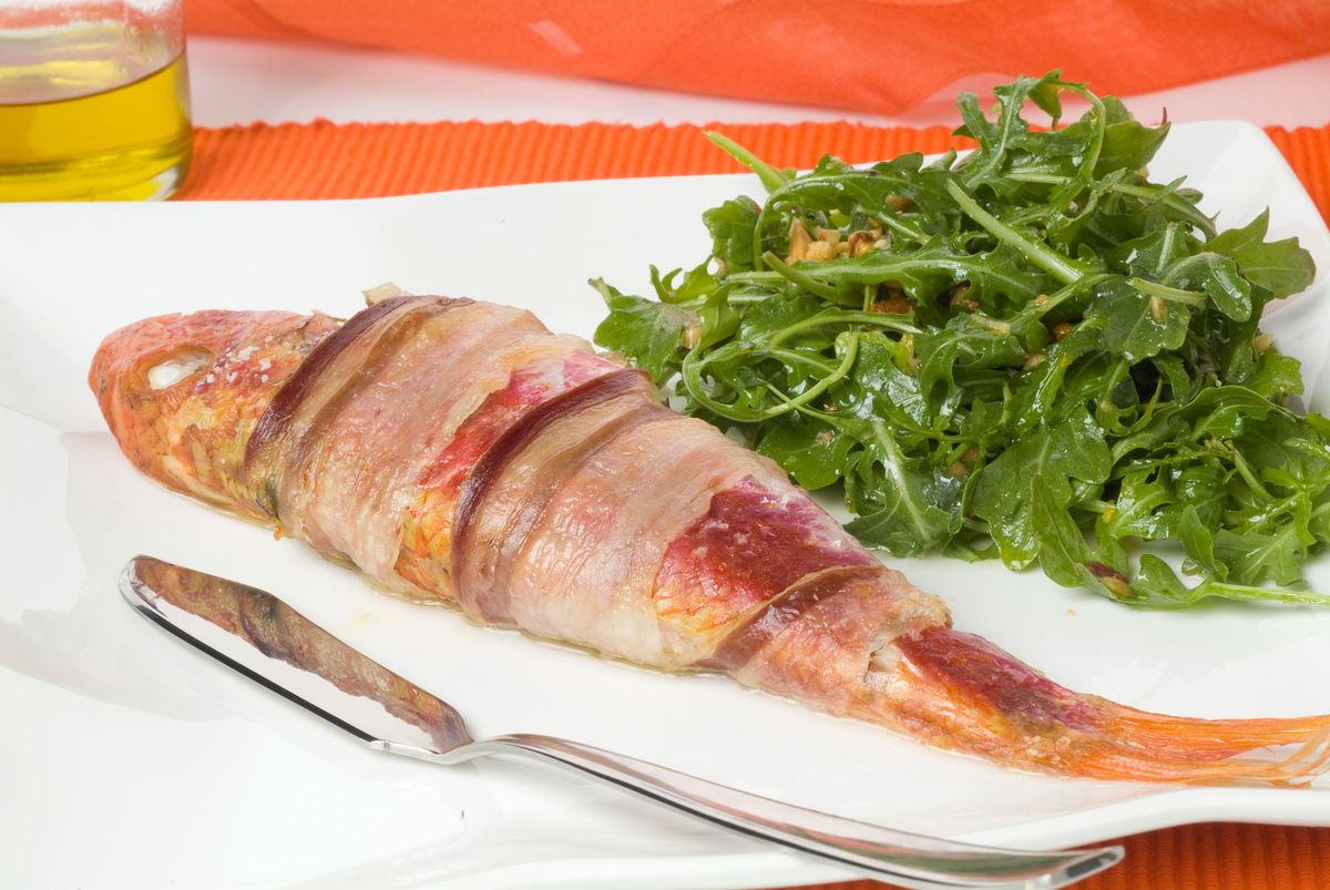 salmonetes rellenos y envueltos en tocineta xl