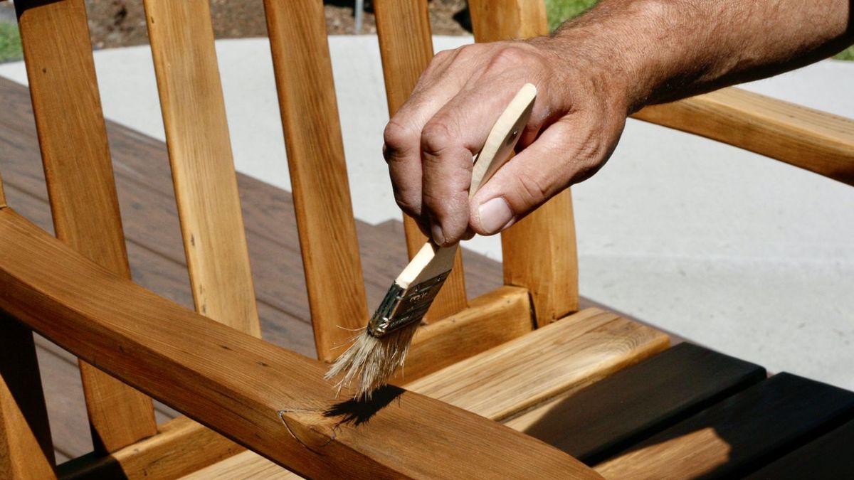 Aceite de teca para renovar la madera de los muebles