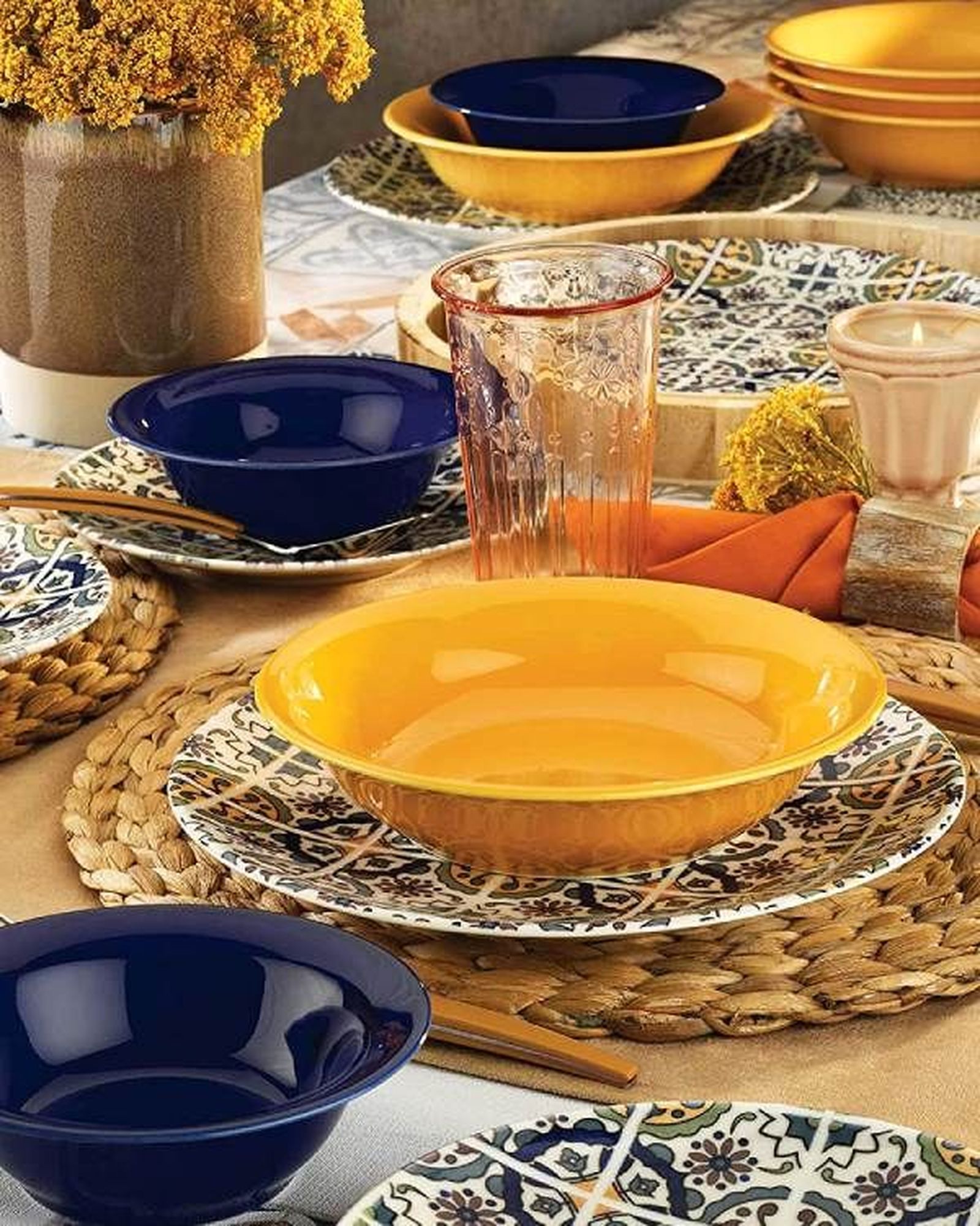 vajilla color azul amarillo