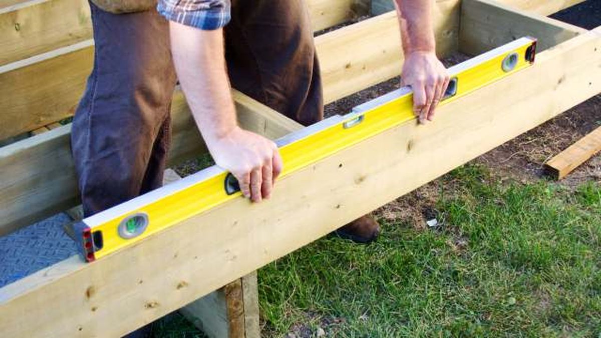 hacer una estructura de madera para piscina 2