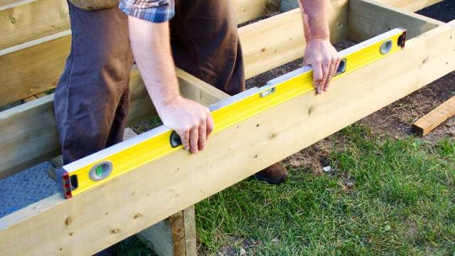 hacer una estructura de madera para piscina 2