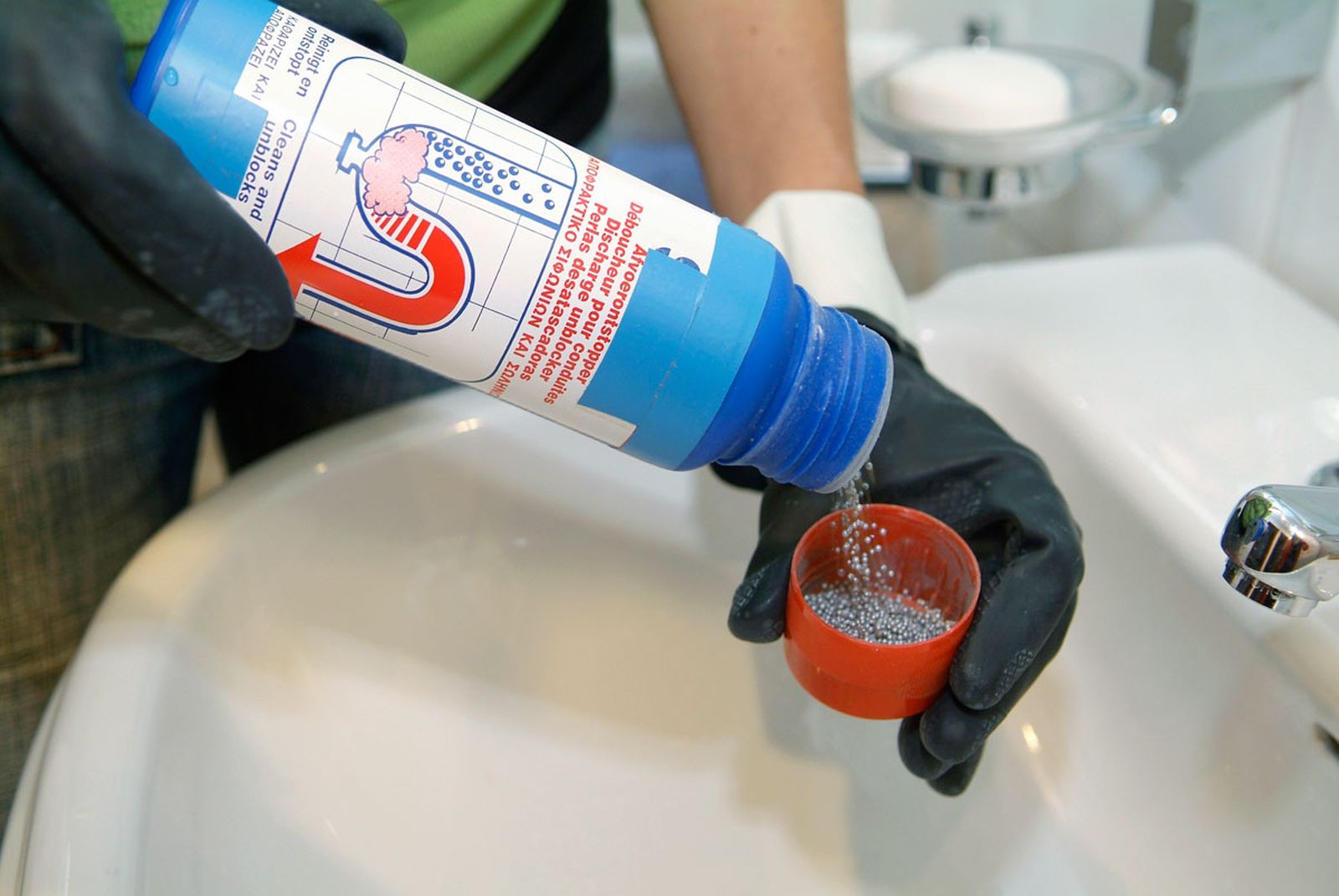 Eliminar obstrucción en sifón de lavabo paso 5