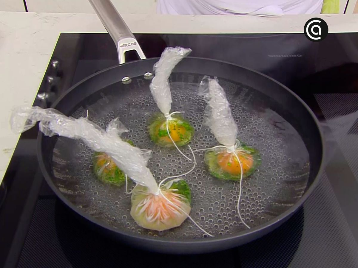 Cómo hacer huevos poché con film - Cocina los huevos poché con film