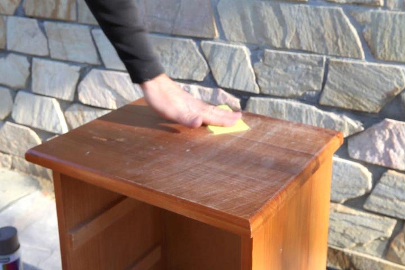Renovar una mesita de madera paso 2