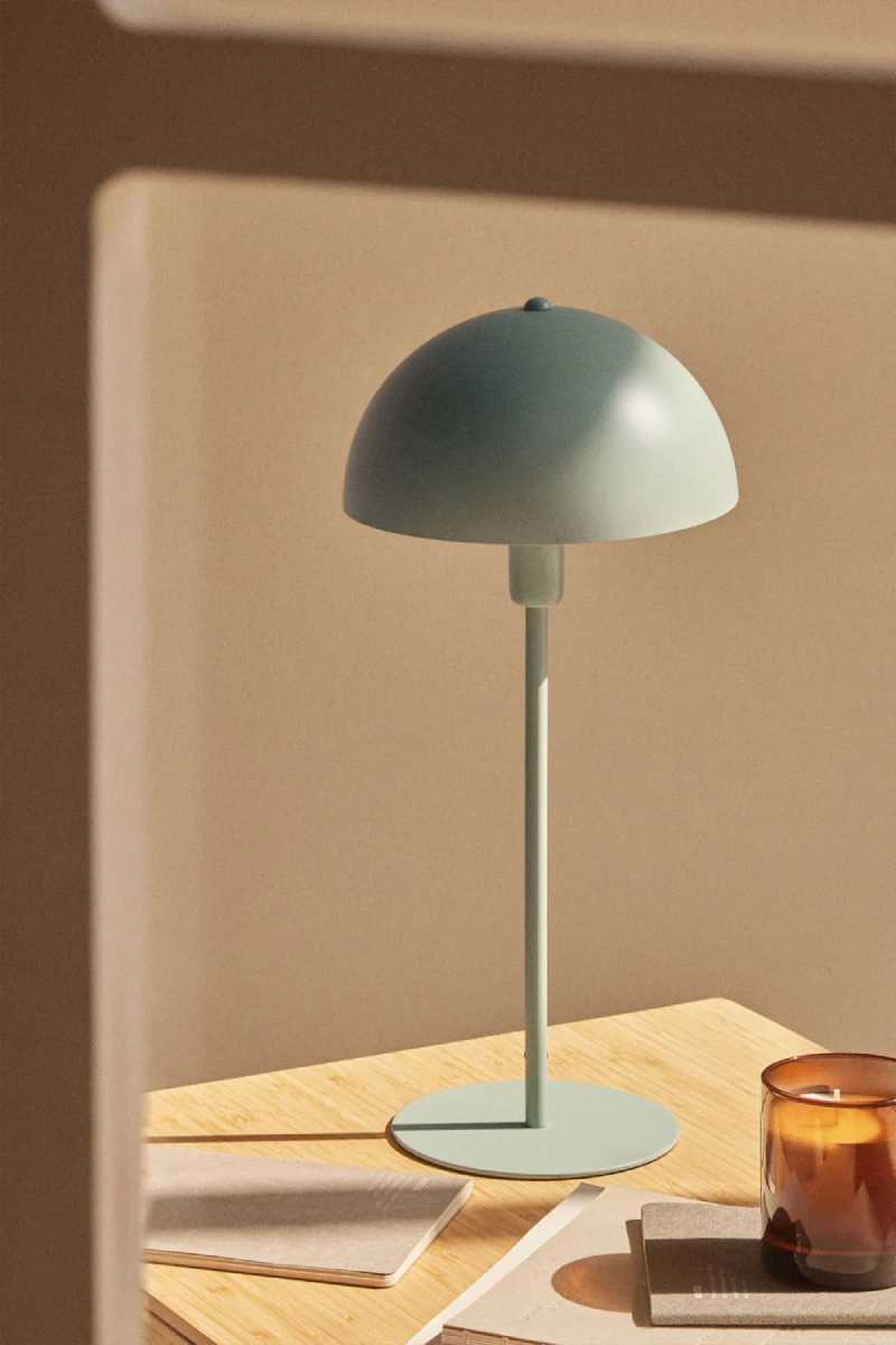 Lámpara de mesa retro Arleth de Sklum en verde.