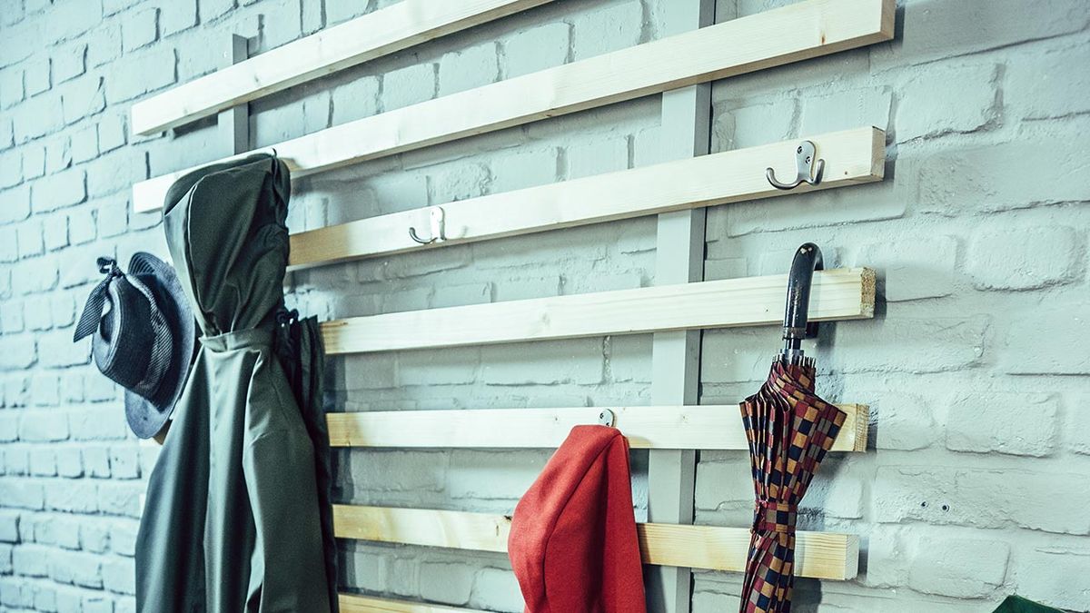 Como hacer un perchero de pared con listones de madera paso 8