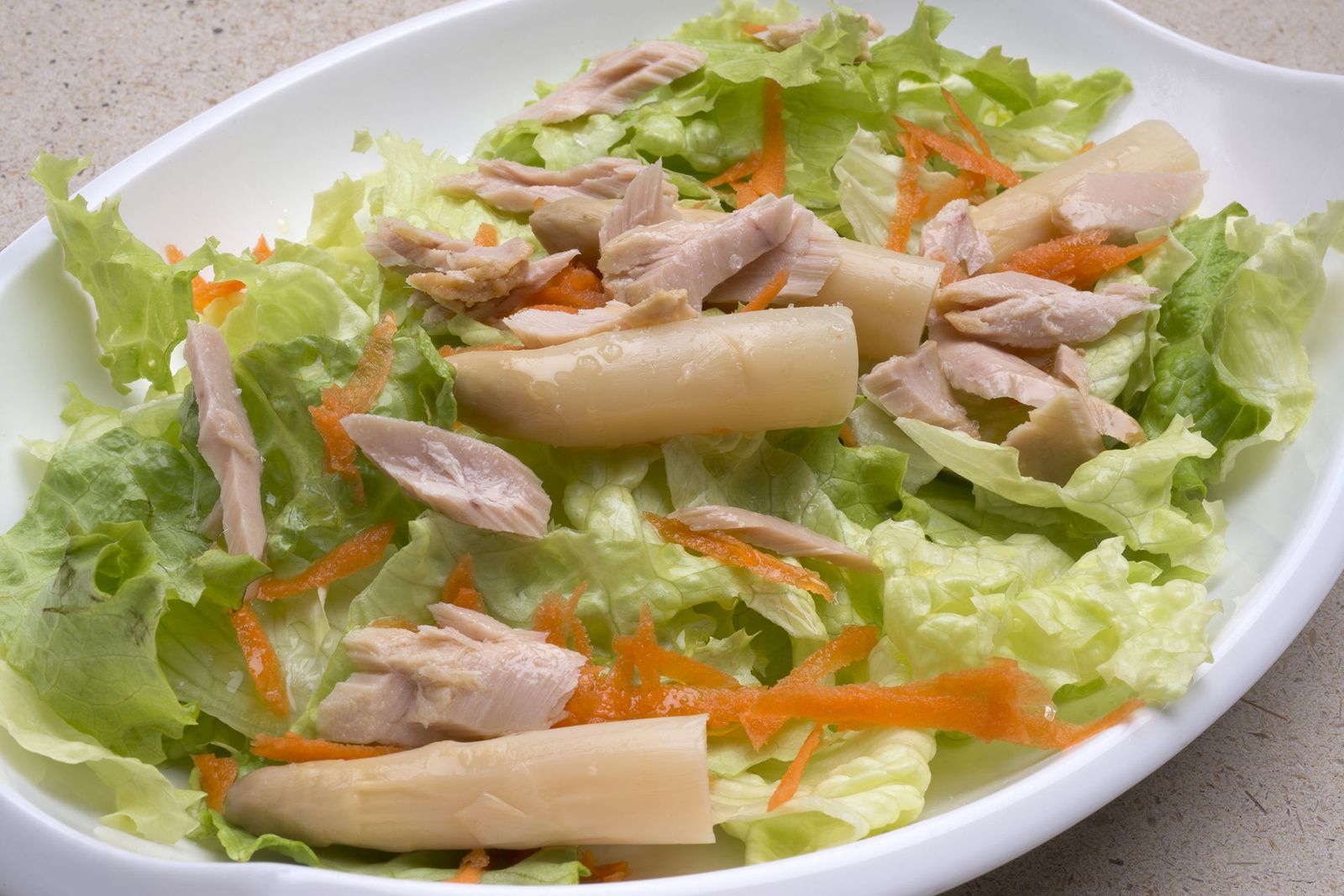 5705 2 Ensalada de lechuga, esparragos, zanahoria y bonito xl