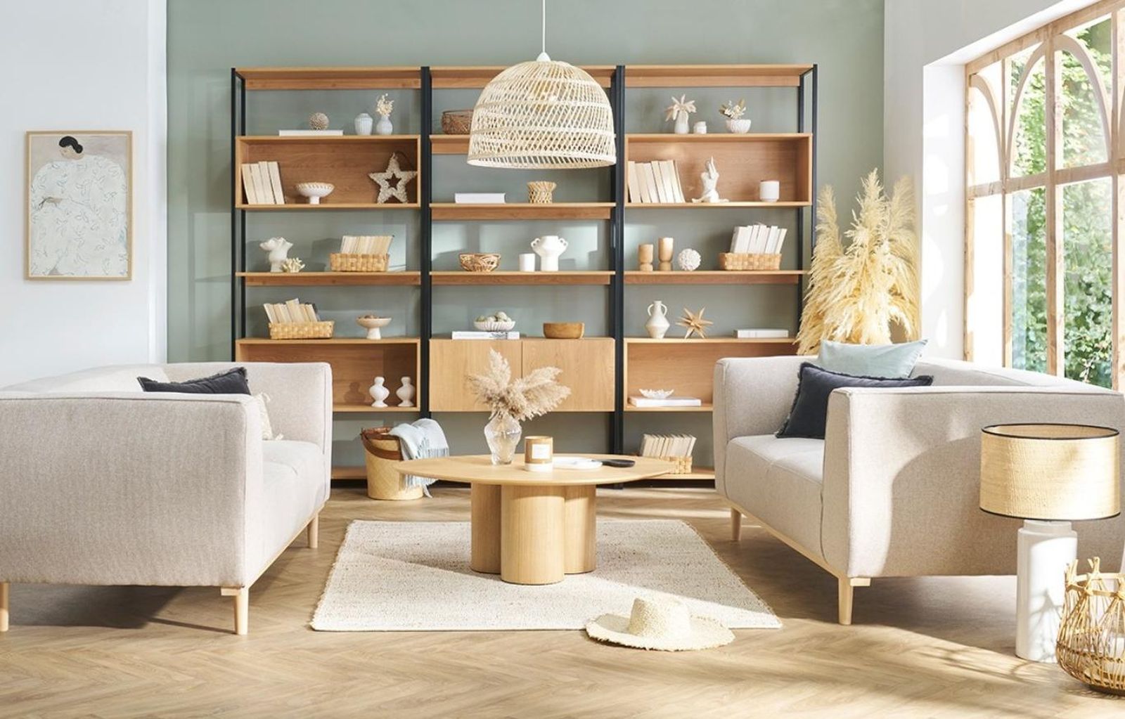 Salón con decoración curva, una tendencia natural.