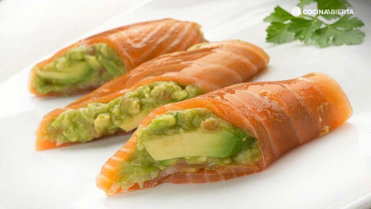 Rollitos de salmón ahumado y aguacate