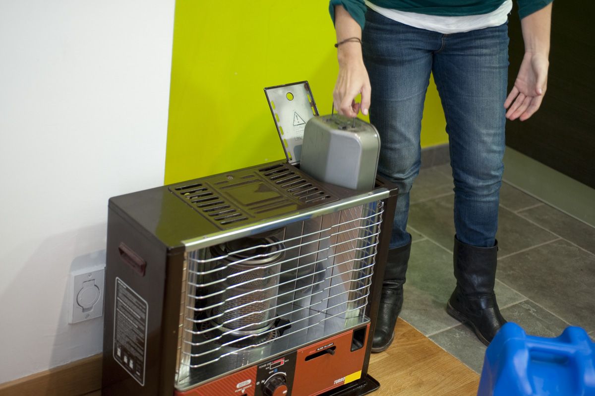 Bricomania 672 Llenar estufa de parafina p1