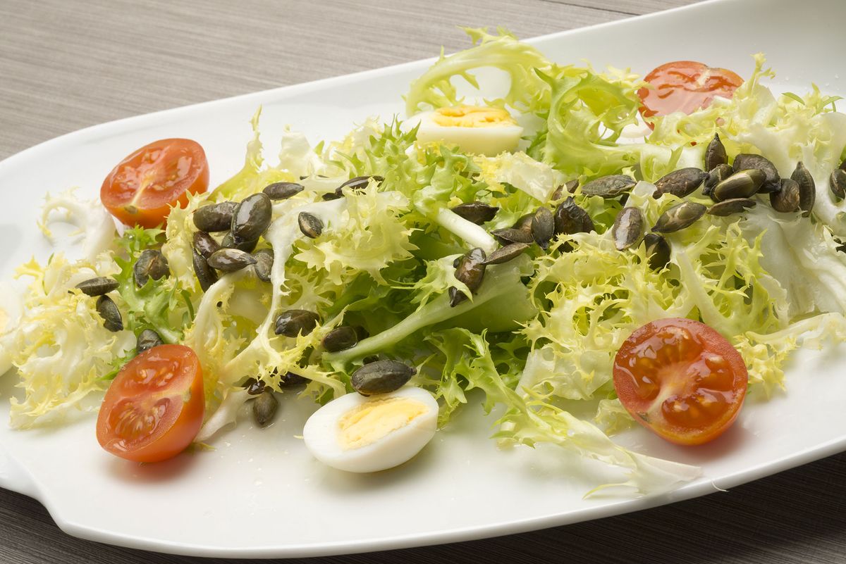 5755 2 Ensalada de escarola y pipas de calabaza xl