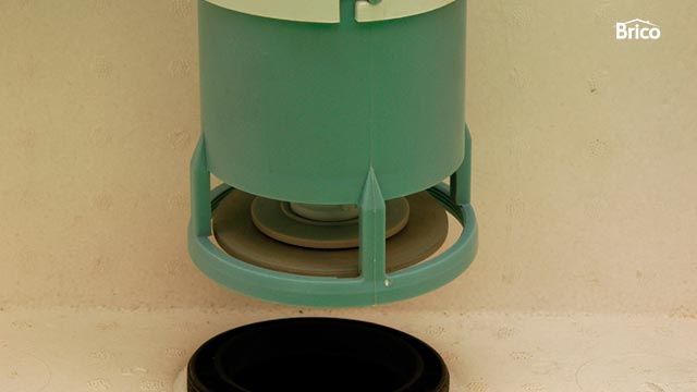 Arreglar una fuga en la cisterna paso 5