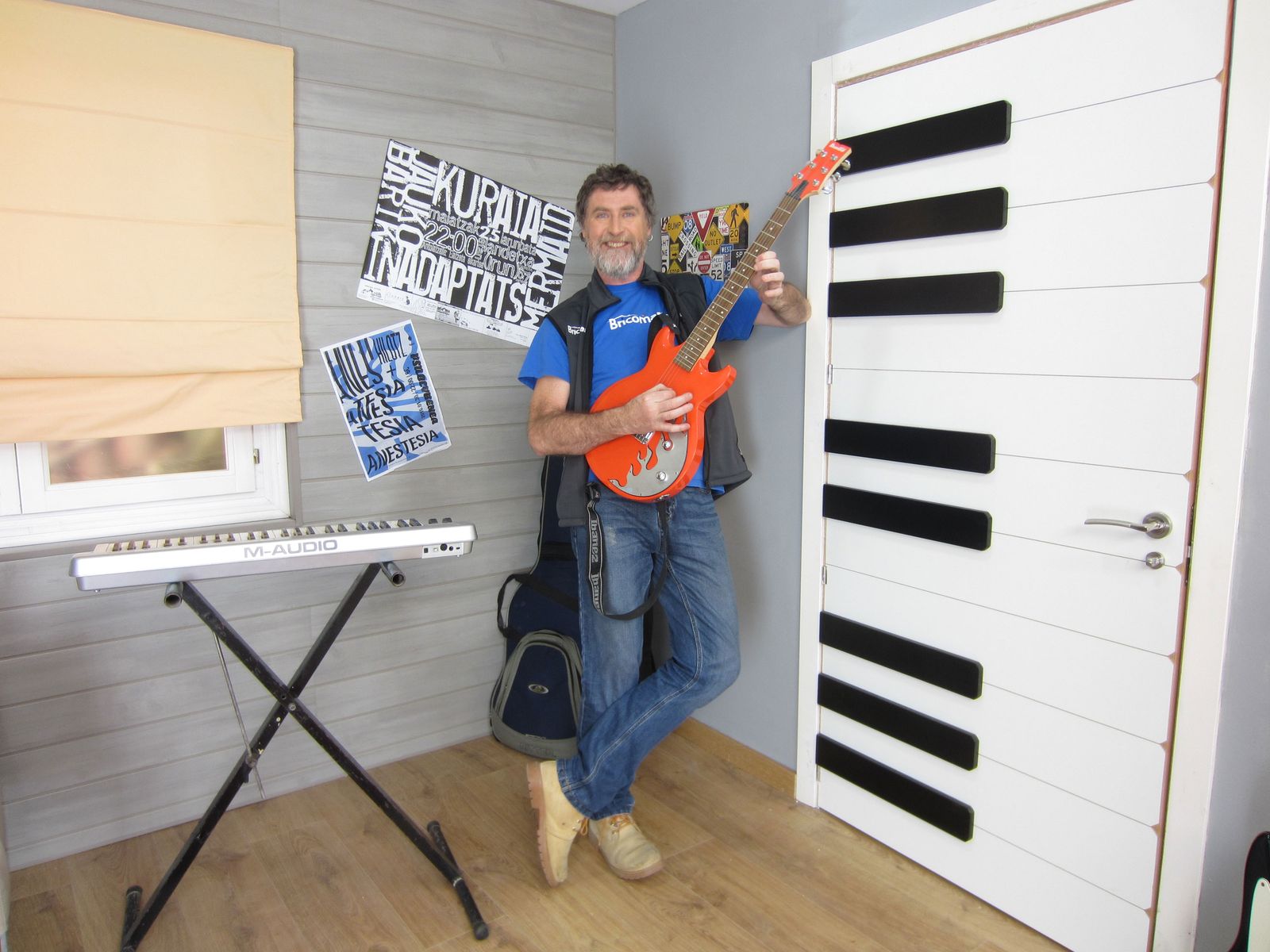 Personalizar puerta con teclado de piano