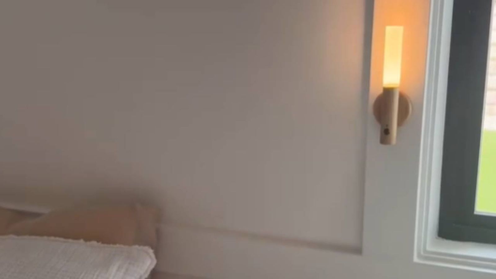 Lámpara magnética para la pared.