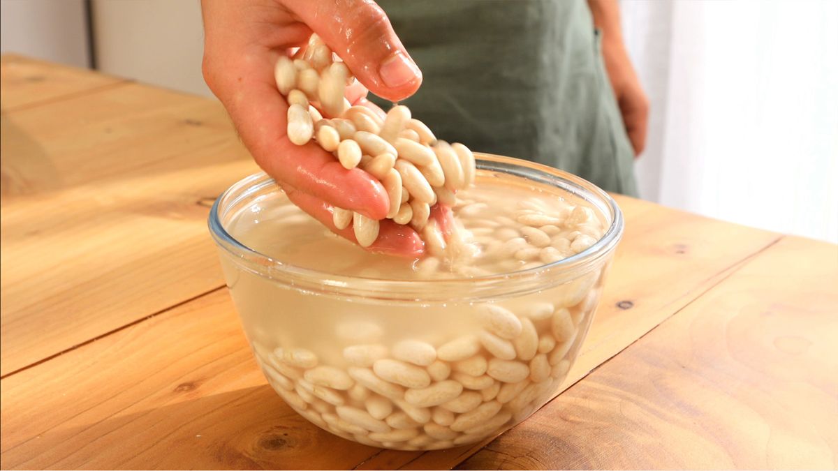 Remoja las alubias blancas la noche anterior para reducir el tiempo de cocción | Cocinatis