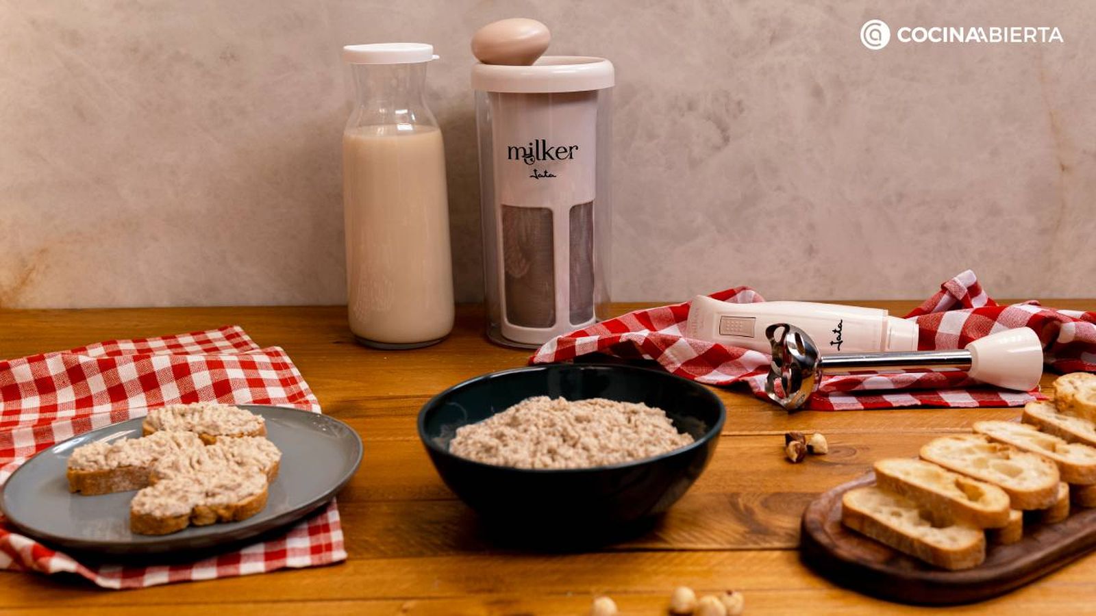 Aprende cómo hacer leche y queso de avellanas caseros