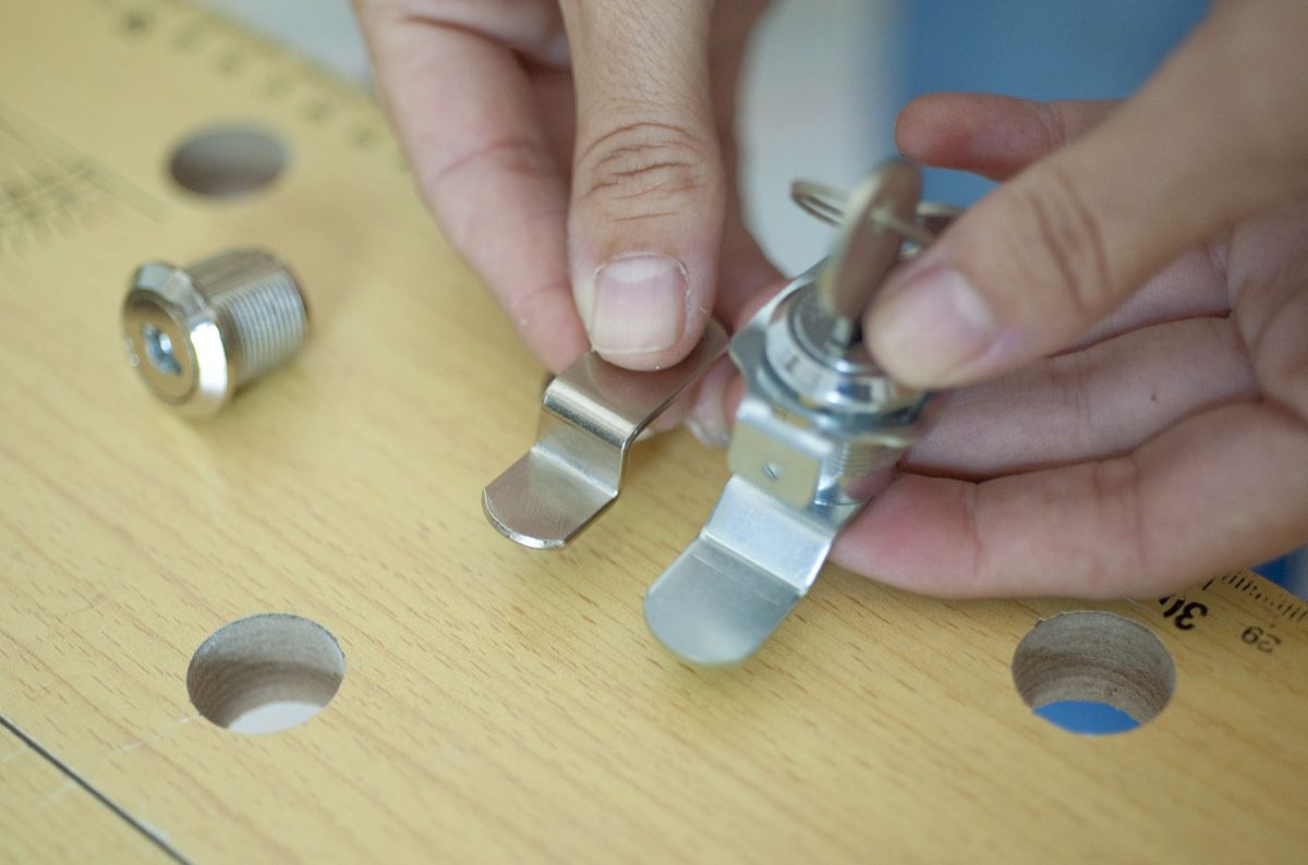 Bricomania 667 Cambiar cerradura de buzon p4