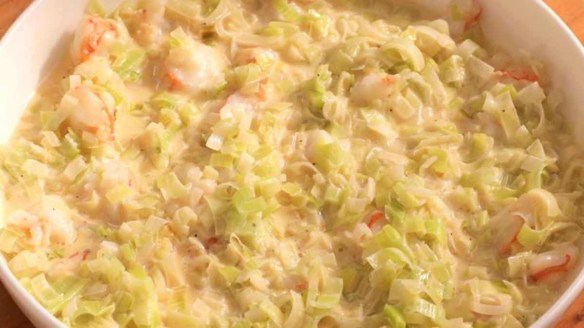 Incluye la leche evaporada y los langostinos en la mezcla y refrigera para realzar los sabores