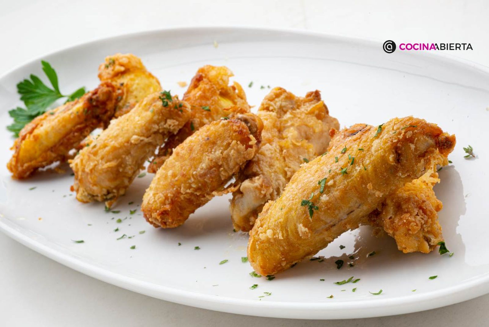 Alitas de pollo crujientes, sabrosas y jugosas por dentro