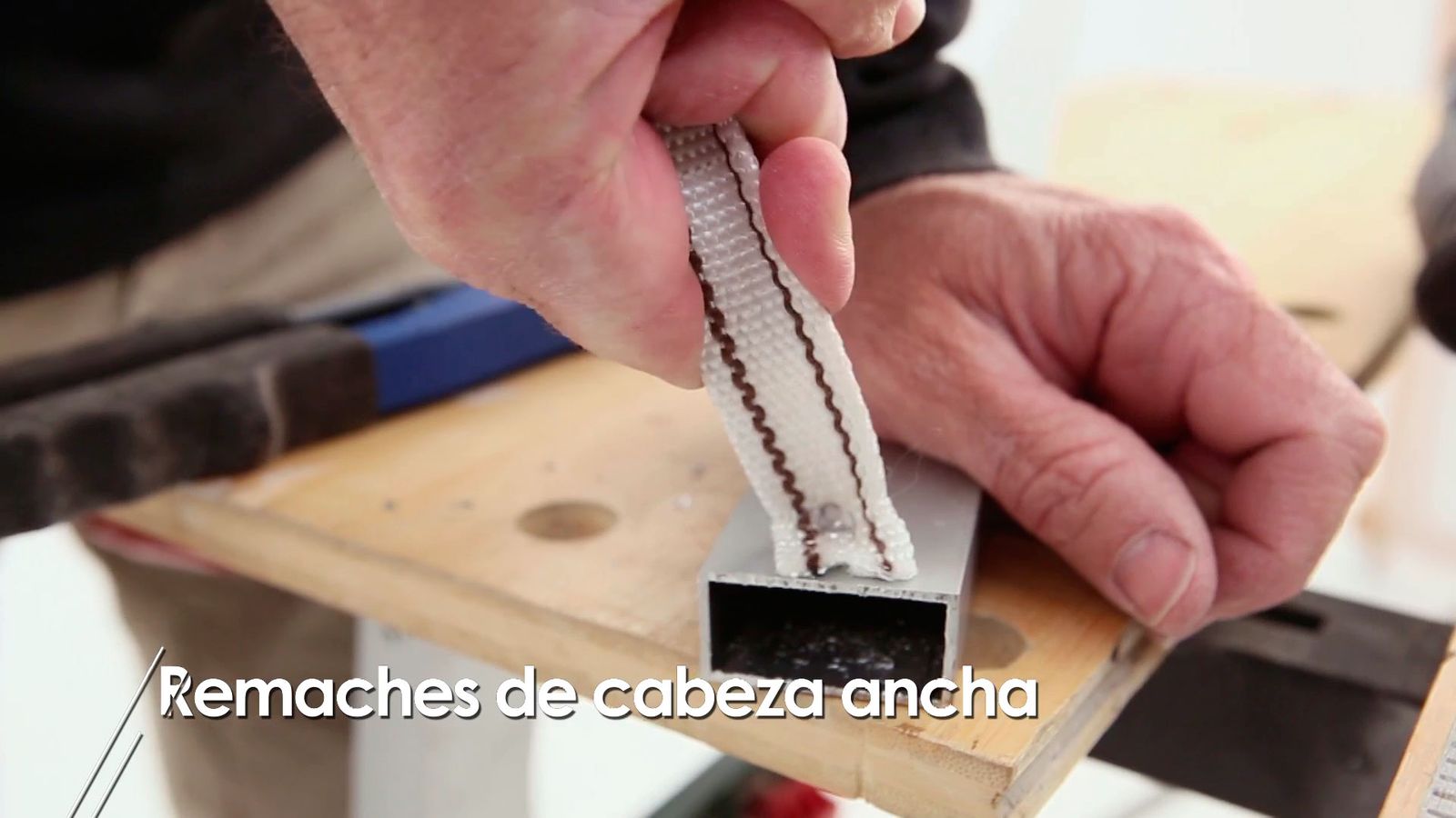 Cómo hacer remaches de cabeza ancha paso 4