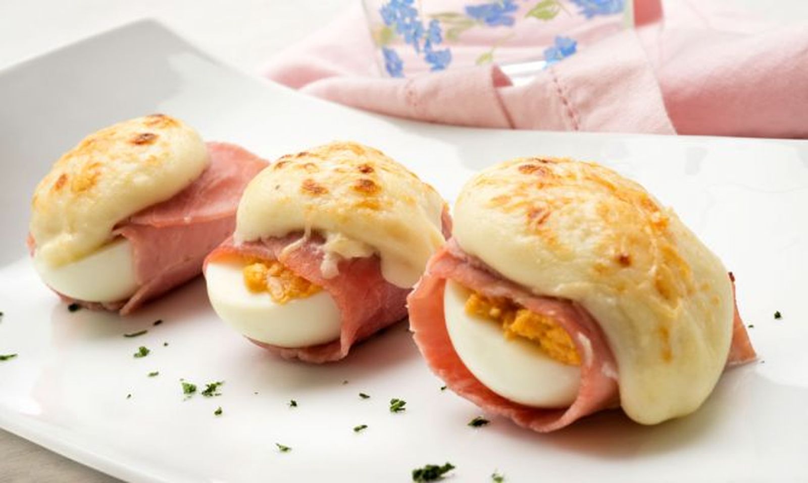 huevos rellenos gratinados