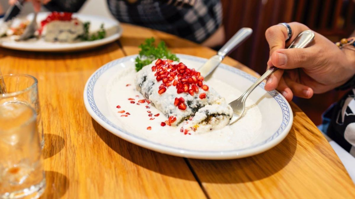 Los chiles en nogada se cenan el 15 de septiembre para comenzar las fiestas patrias