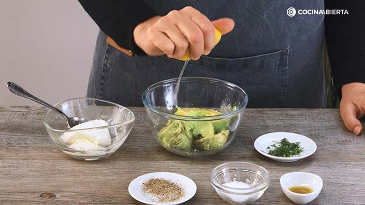 CTIS0935 receta pastelitos salmon ahumado mousse aguacate paso1