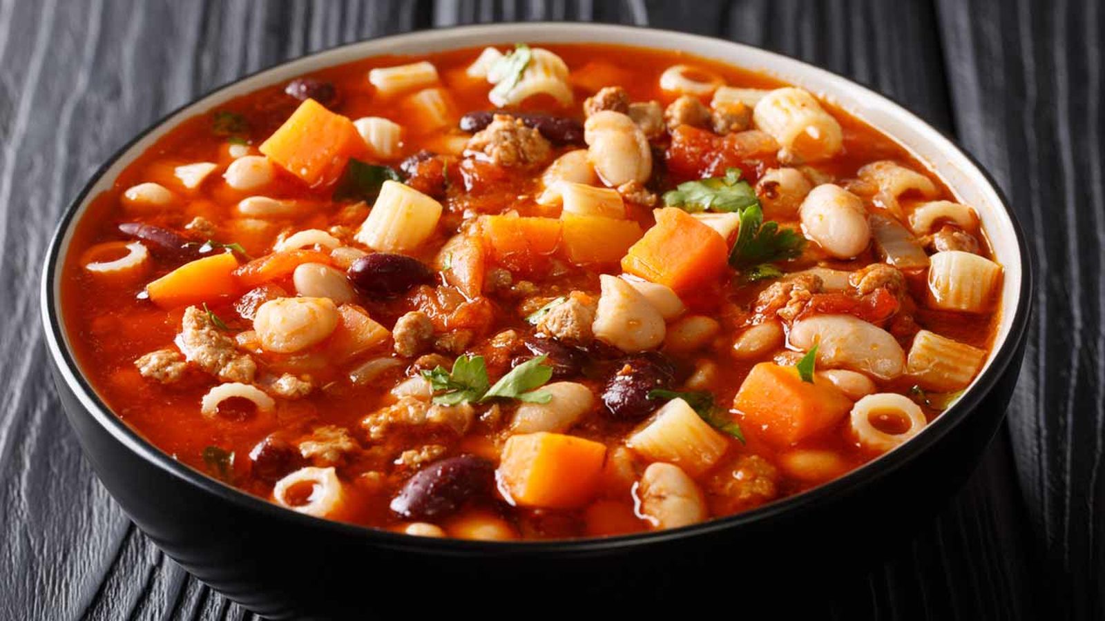 Menestra de alubias y pasta