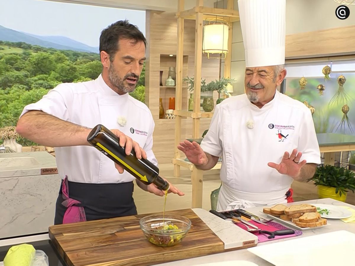 Crema de aguacate y hummus de aceituna negra con encurtidos - paso 3